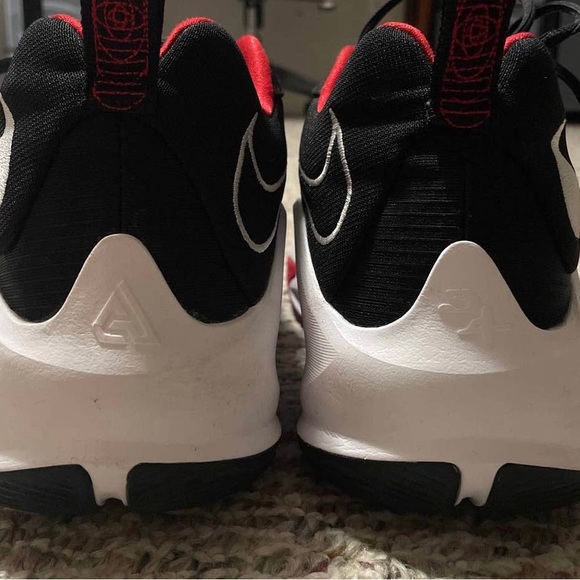 Zoom Freak 3 ‘Bred’ Size:15 - Picture 2 of 7